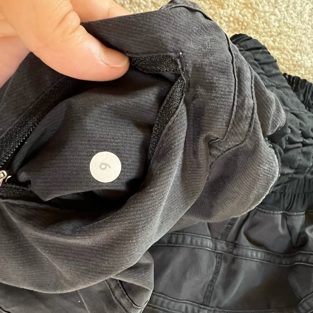 LULULEMON Tracker Shorts - Picture 5 of 5